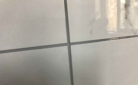 櫥柜下邊瓷磚沒美縫